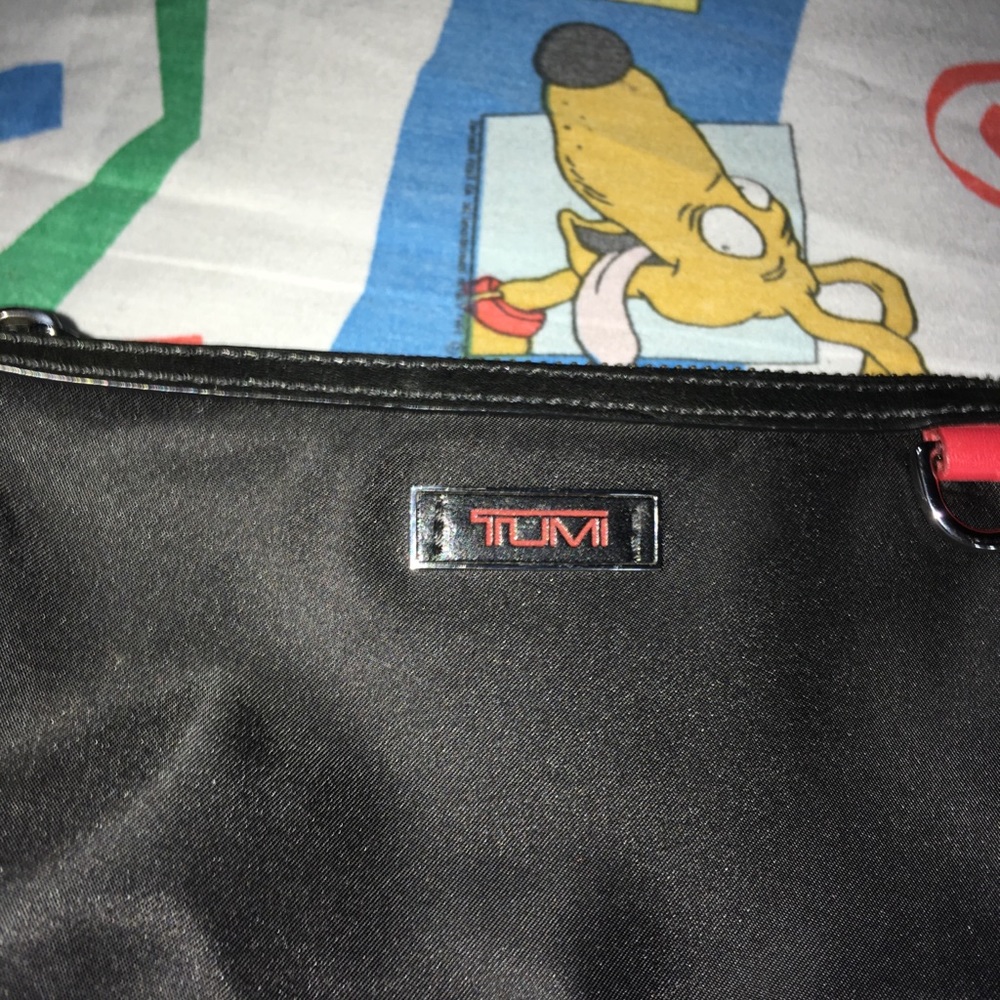 TUMI LONG TRI FOLD ZIP UNISEX WALLET . BLACK NYLON